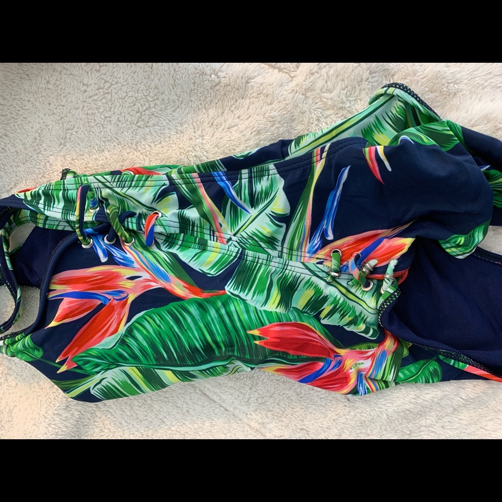 Swimsuit - Picture 5 of 7
